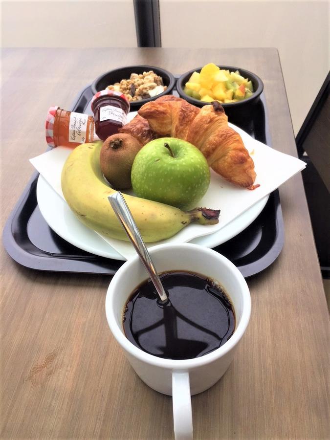 Hotel De La Gare - Restaurant Bistro Quai Ла-Рош-сюр-Іон Екстер'єр фото