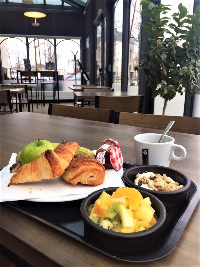 Hotel De La Gare - Restaurant Bistro Quai Ла-Рош-сюр-Іон Екстер'єр фото