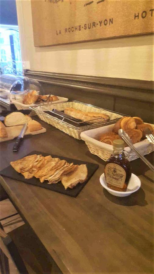 Hotel De La Gare - Restaurant Bistro Quai Ла-Рош-сюр-Іон Екстер'єр фото