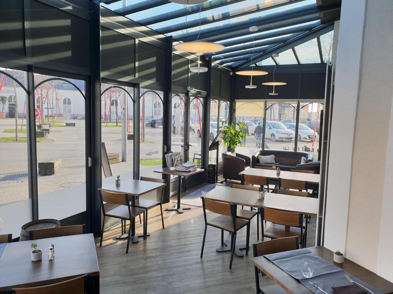 Hotel De La Gare - Restaurant Bistro Quai Ла-Рош-сюр-Іон Екстер'єр фото